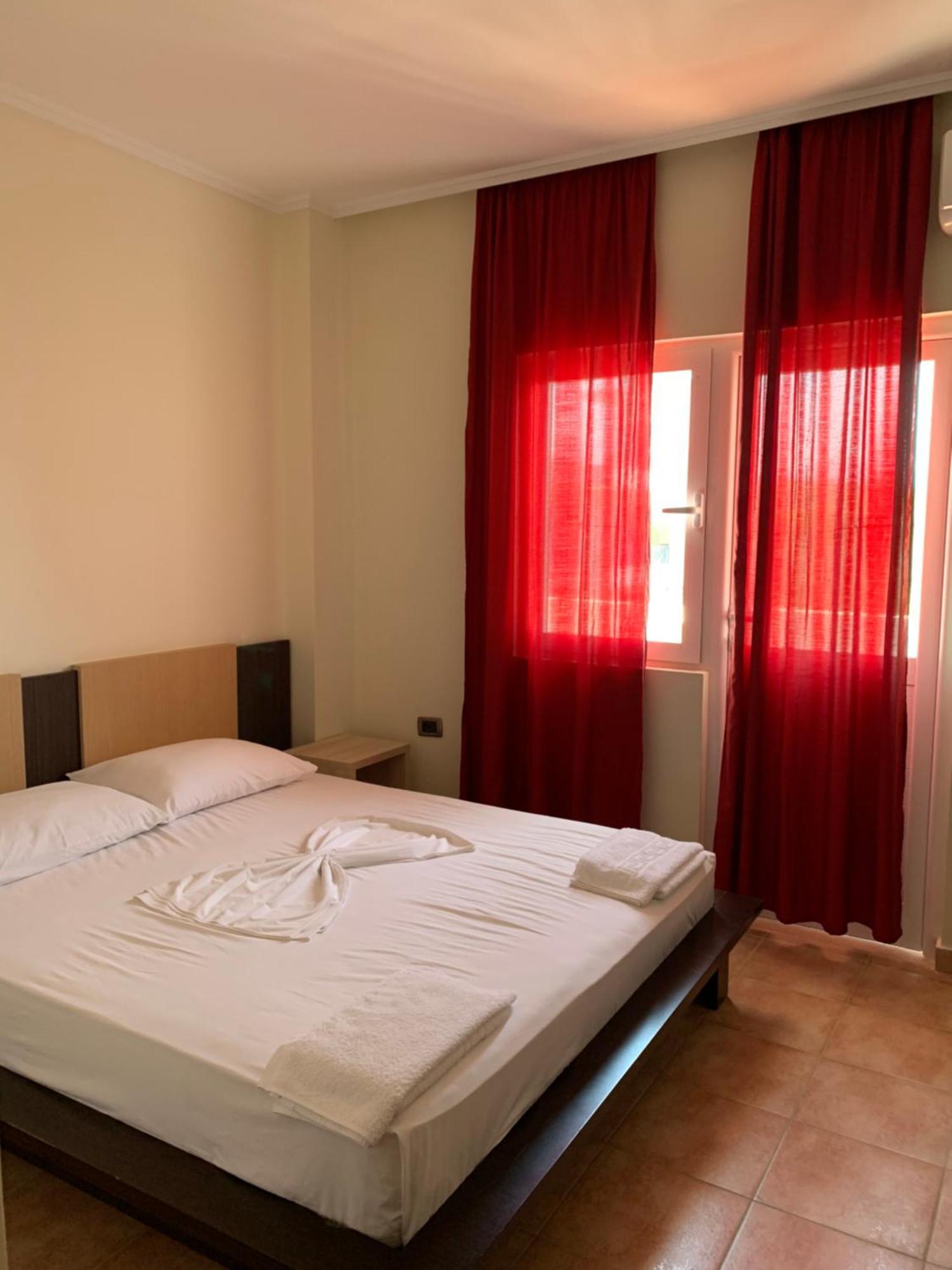 סרנדה Hotel Dodona מראה חיצוני תמונה